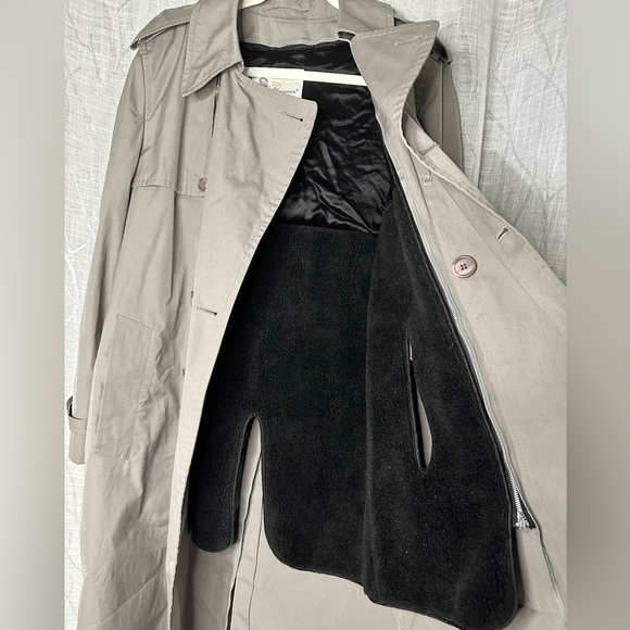 London Fog Trench Coat, 38 Reg; Vintage Trendy & Universal EUC - Picture 6 of 15